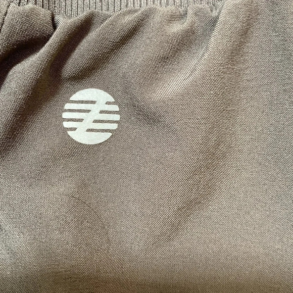 Zella lightweight stretch polyester cropped elastic waist gray tan pants Medium - Picture 5 of 11